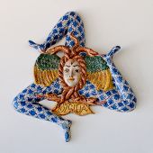 symbol-sicily-trinacria-long-time-ago-symbol-kingdom_cg1p01671565c_th2